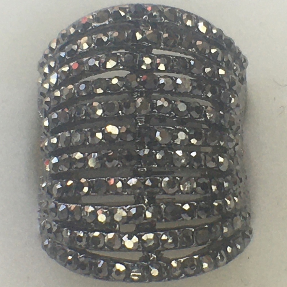 NWT. Fashion Cocktail Ring